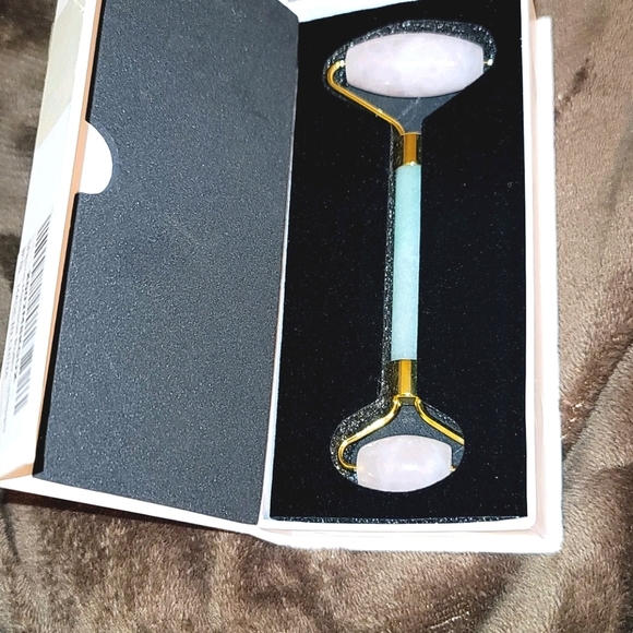 *FINAL SALE!* Anti-Aging Deluxe Jade & Rose Quartz - Picture 2 of 7